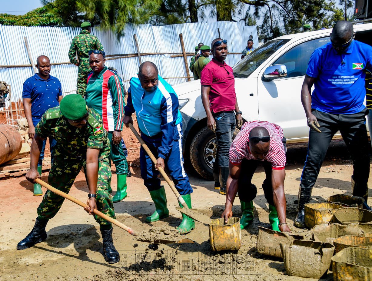 Burundi : Gitega – le Chef de l’Etat participe aux travaux communautaires